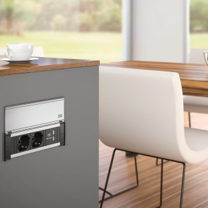 BACHMANN - KAPSA med 2 stikk + 2 USB -  Nedfellbar