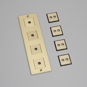 BUSTER + PUNCH | 4G RAMME / BAKPLATE MED INFILLS | VERTICAL | BRASS