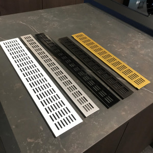  EKSKLUSIV LUFTERIST I ALUMINIUM TIL KJØKKEN | 1,5MM | 80MM X 600MM | GULL