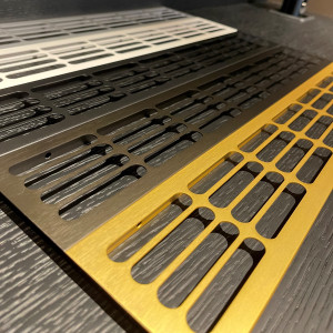 EKSKLUSIV LUFTERIST TIL KJØLESKAP | 200 CM² | 1,5MM | 80MM x 480MM | GULL - BULK 10 STK