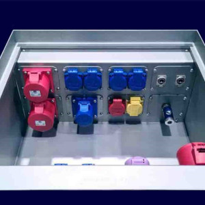 2HOME.NO - SPESIALPRODUKT | FIRKANTET GULVBOKS - 4 X CEE 400V 32A 5-polet IP44 + 2 X Neutrik NO2-4FDW-A LWL LC-Duplex fiber + 1 X sikkerhetskobling for trykkluft - IP68 - 40 Tonn - RUSTFRITT STÅL
