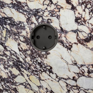 PRADO | Unifit veggmontert stikkontakt med multifit holder for Tre, Stein eller finer | 1 STIKK - 1,5m kabel | SORT